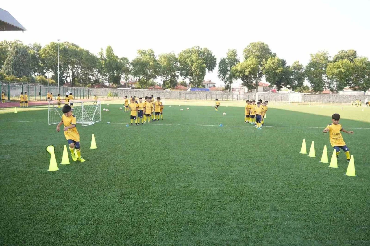 Yenişehir'de Yaz Spor Okulu başladı: 200 çocuk sahada