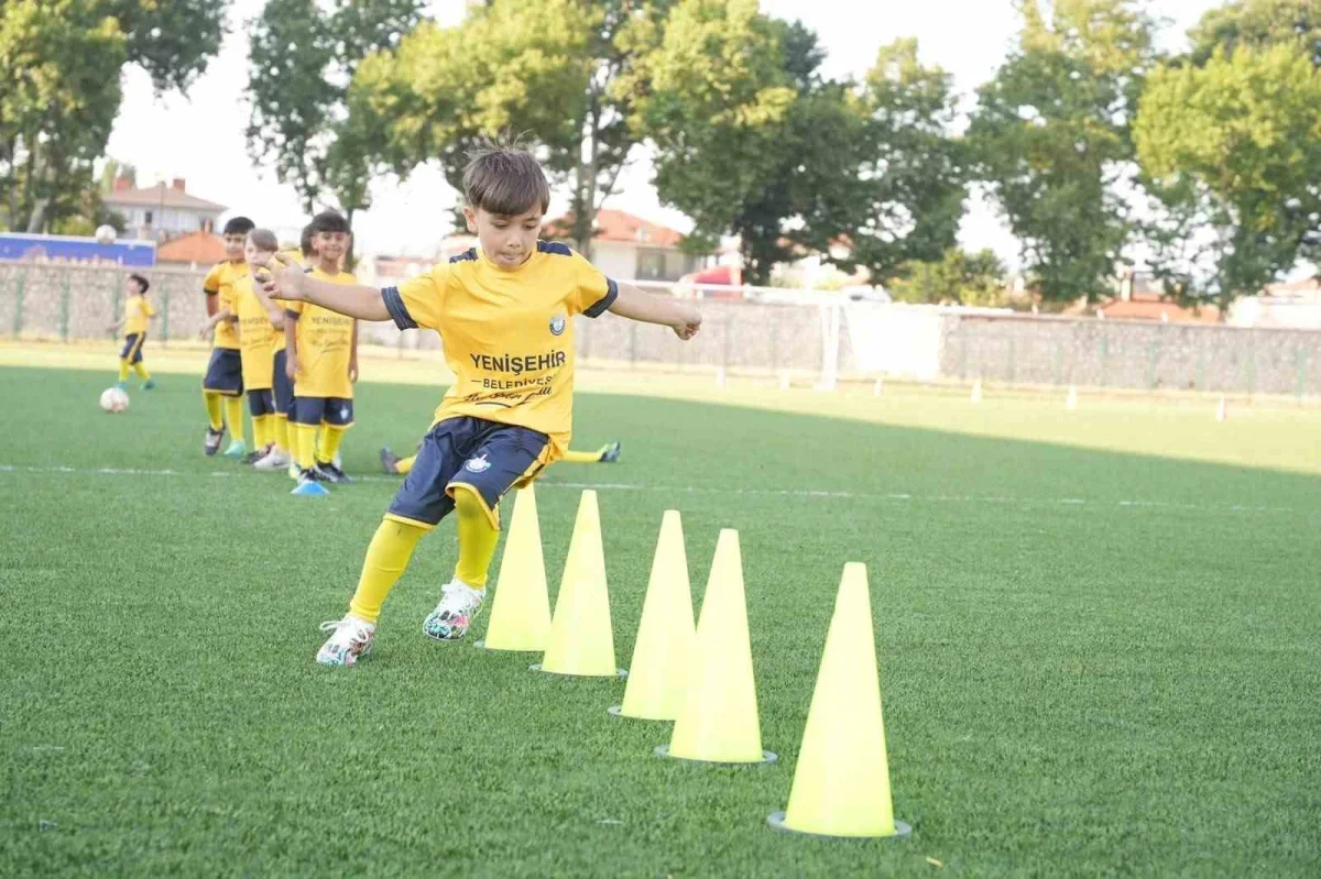 Yenişehir'de Yaz Spor Okulu başladı: 200 çocuk sahada