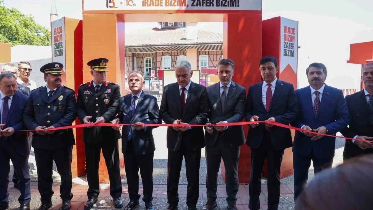 Bursa'da 15 Temmuz anması şehitlik ziyaretiyle başladı