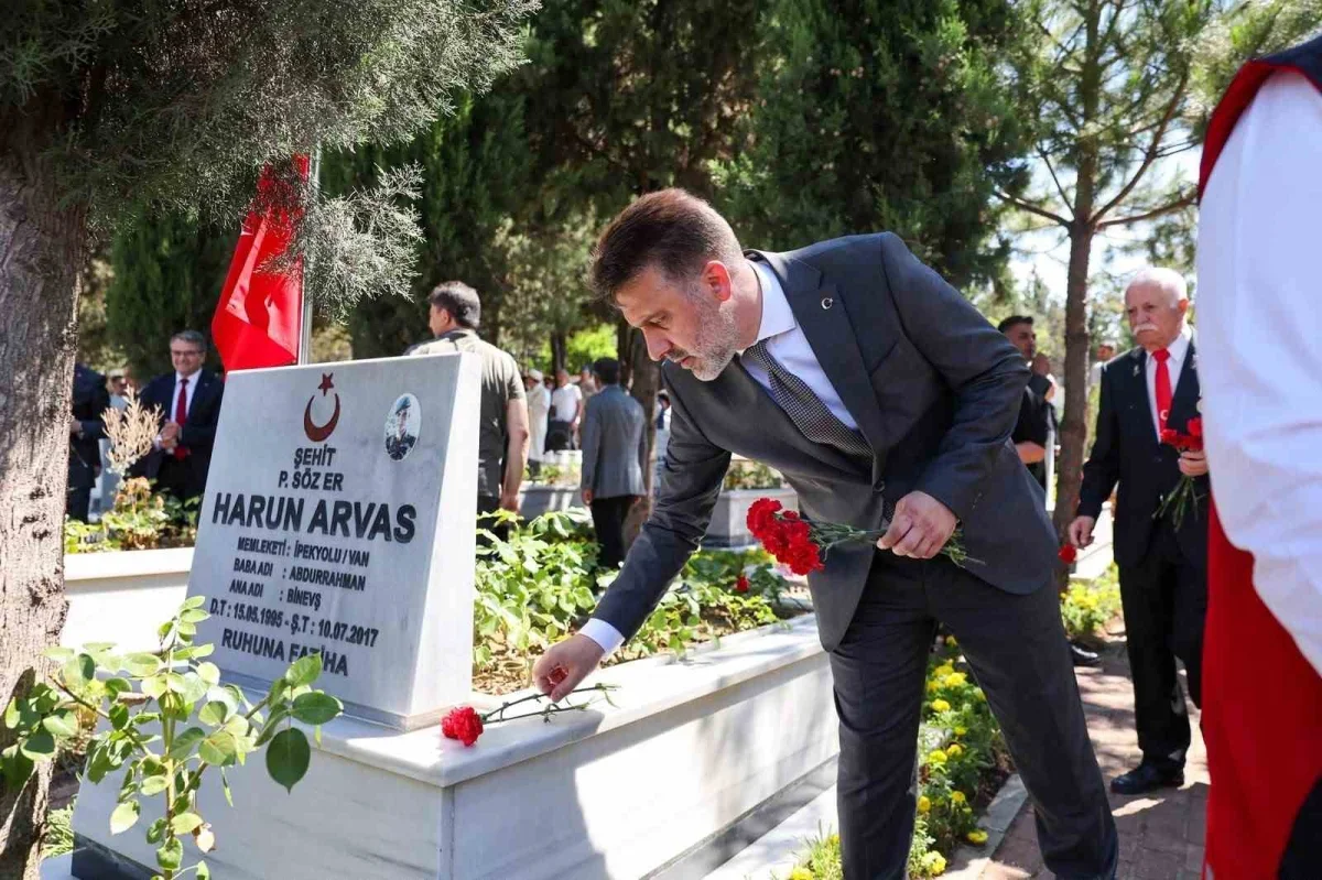 Bursa'da 15 Temmuz anması şehitlik ziyaretiyle başladı