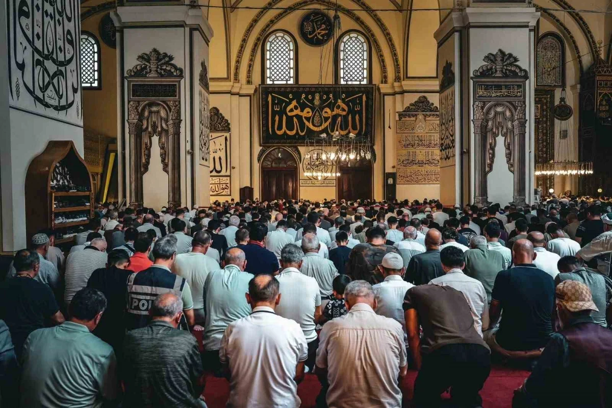 Bursa'da 15 Temmuz anması şehitlik ziyaretiyle başladı