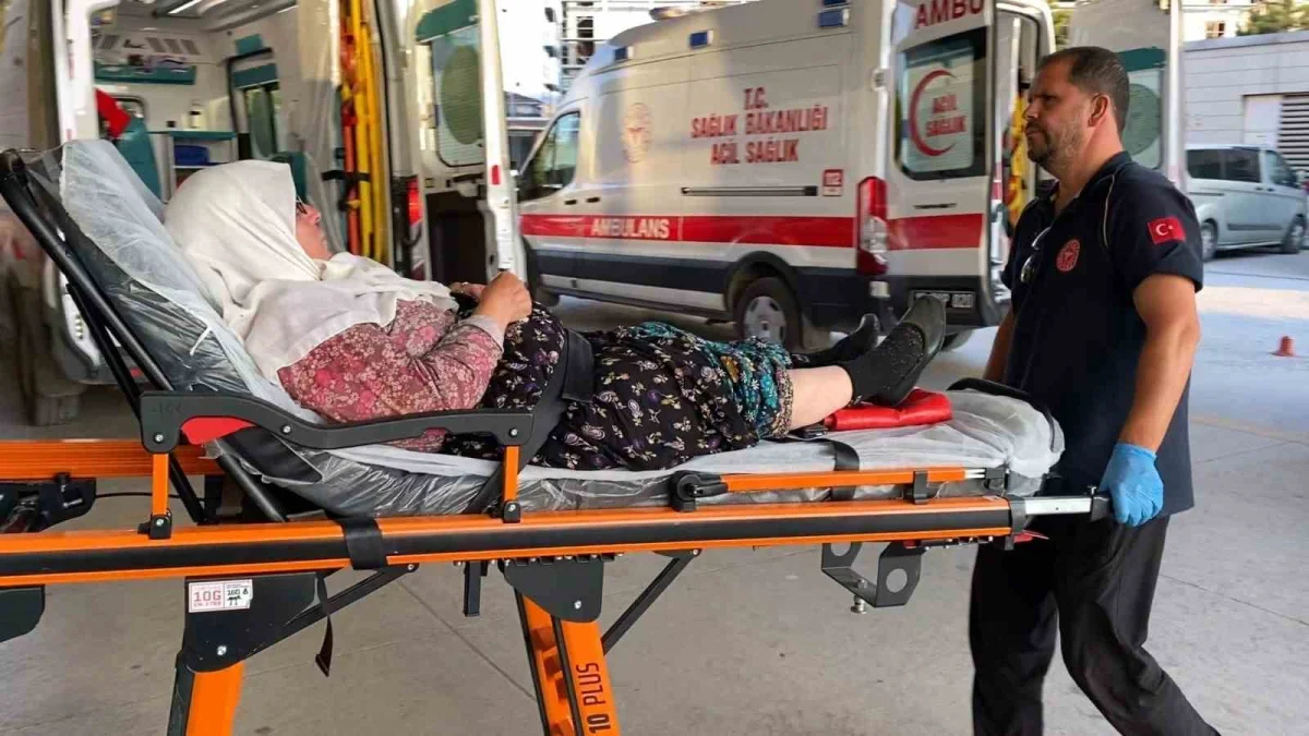 İnegöl'de tarım işçilerini taşıyan servis devrildi: 6 yaralı
