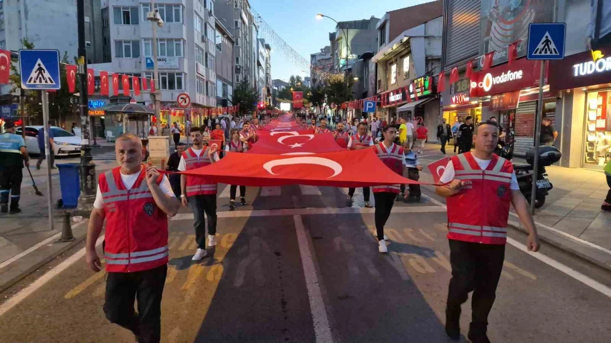 Tekirdağ'da 15 Temmuz korteji: Meydanlar kırmızı beyaza büründü