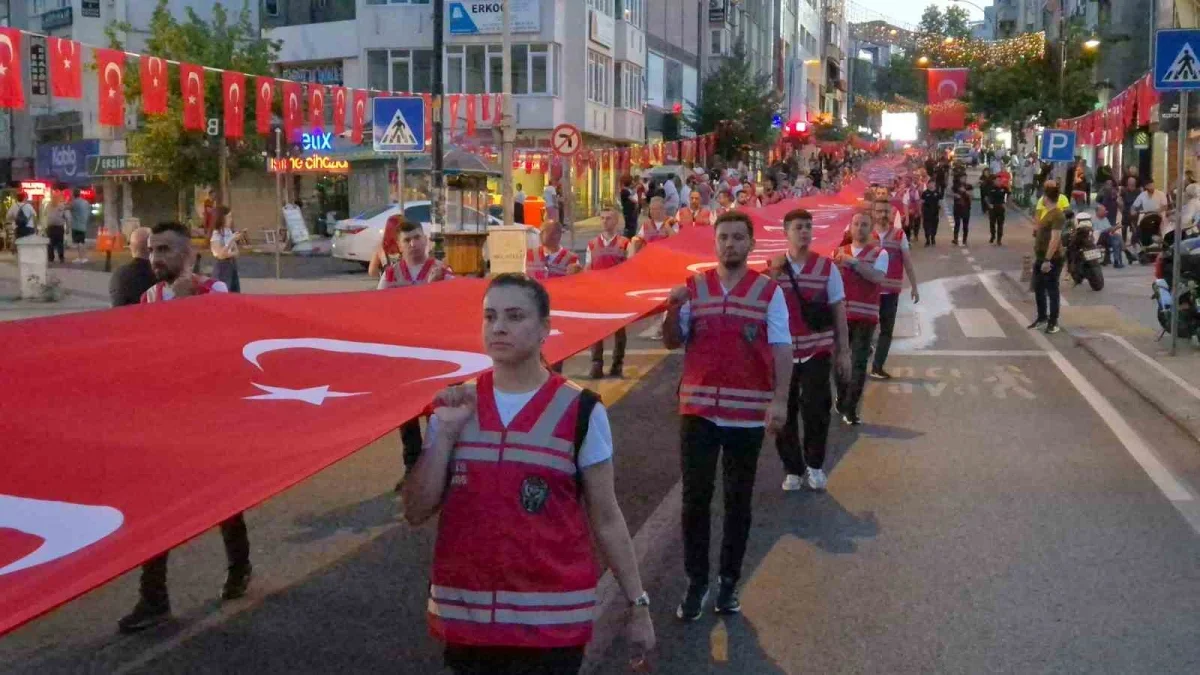 Tekirdağ'da 15 Temmuz korteji: Meydanlar kırmızı beyaza büründü