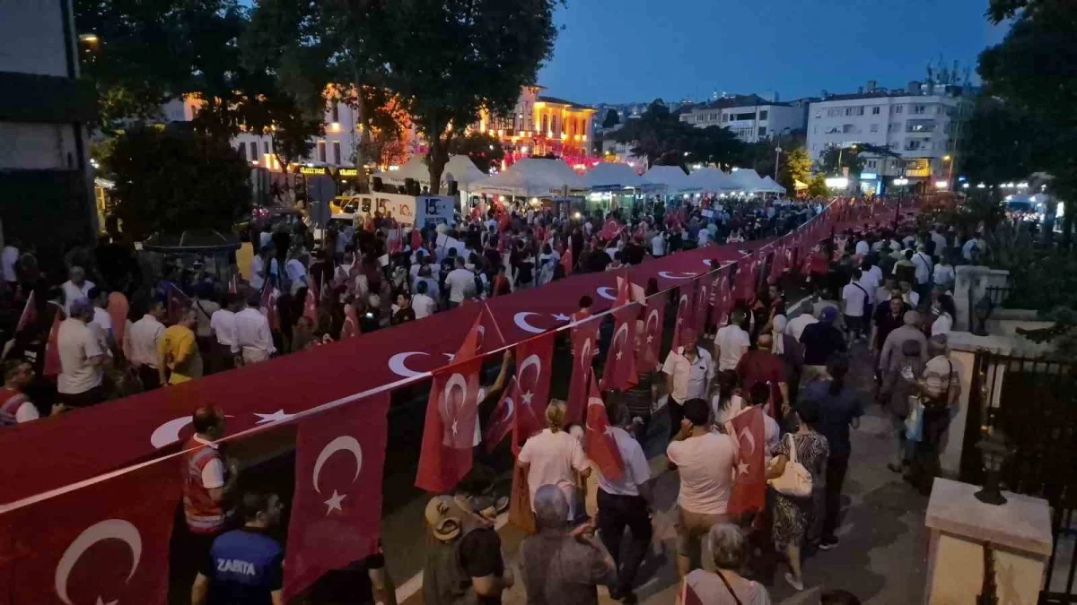Tekirdağ'da 15 Temmuz korteji: Meydanlar kırmızı beyaza büründü