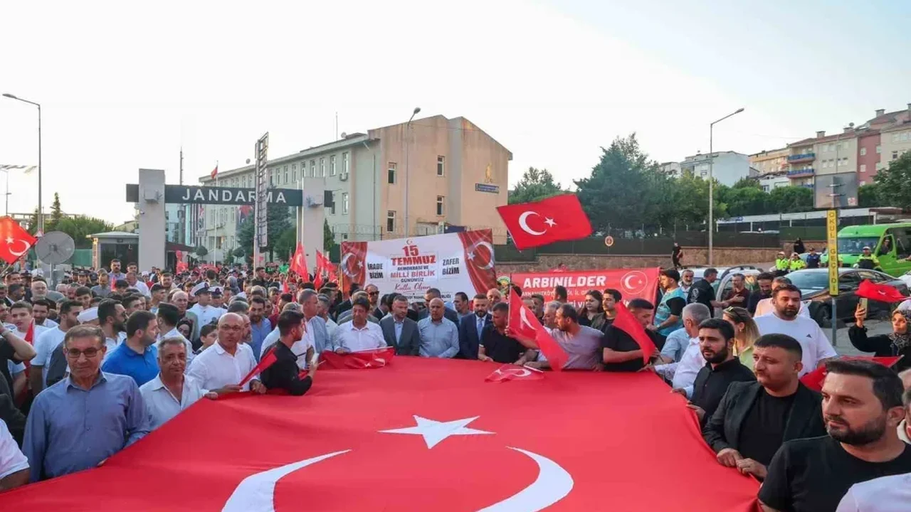 Arnavutköy'de 15 Temmuz'un 10. yılına özel yürüyüş korteji