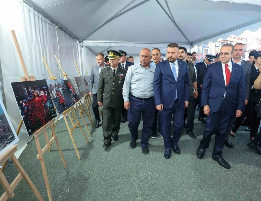 Arnavutköy'de 15 Temmuz'un 10. yılına özel yürüyüş korteji