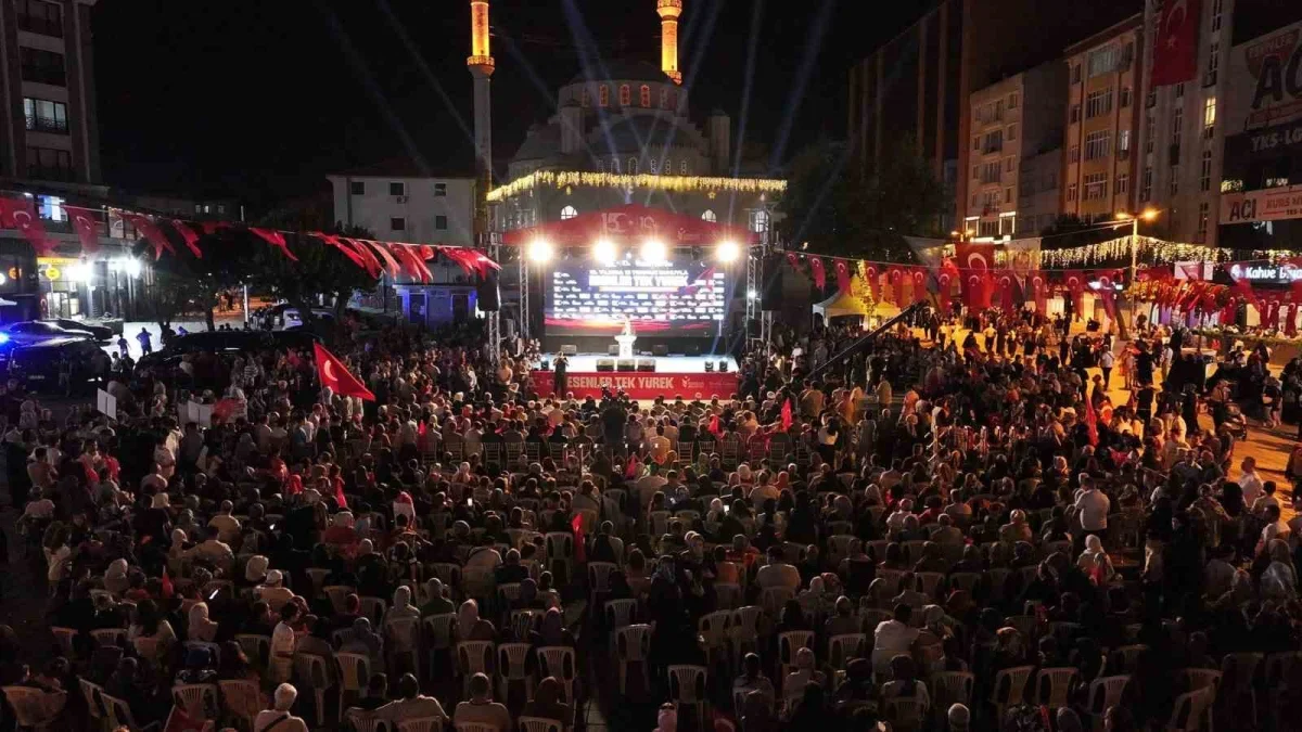 Esenler'de 253 metrelik bayrakla 15 Temmuz anması