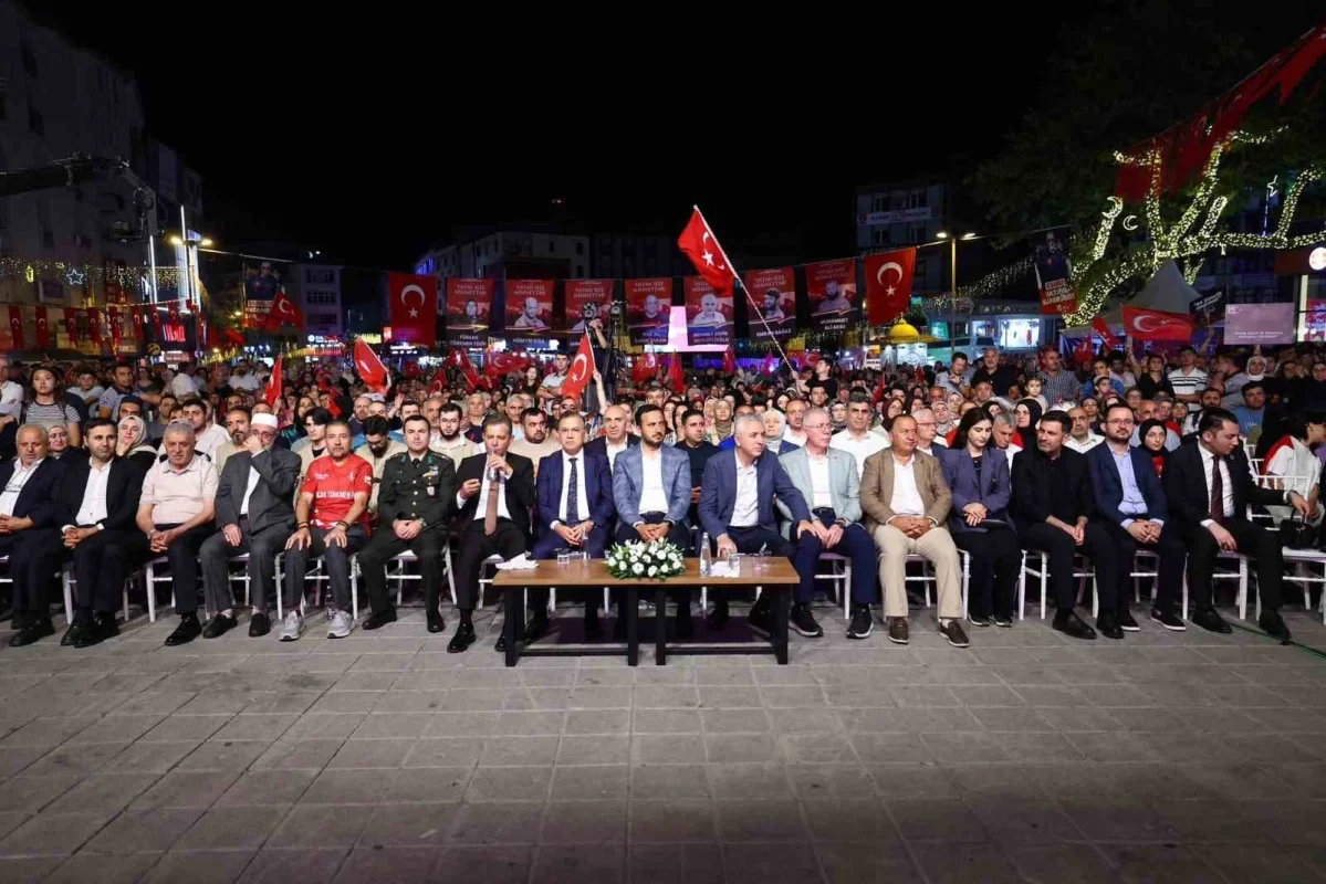 Esenler'de 253 metrelik bayrakla 15 Temmuz anması