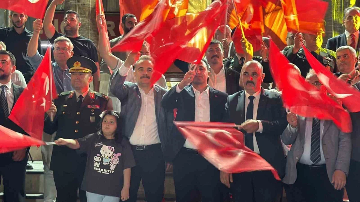 Edremit'te 15 Temmuz anması: Binlerce kişi tek yürek oldu