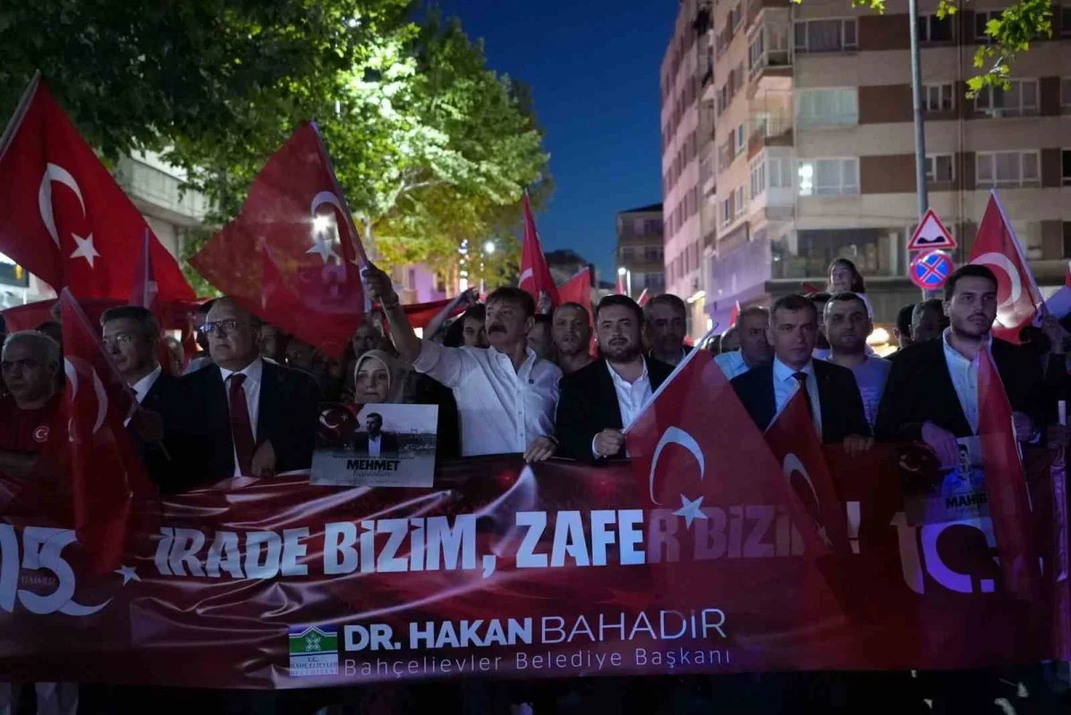 Bahçelievler'de 15 Temmuz şehitleri 3 kilometrelik yürüyüşle anıldı