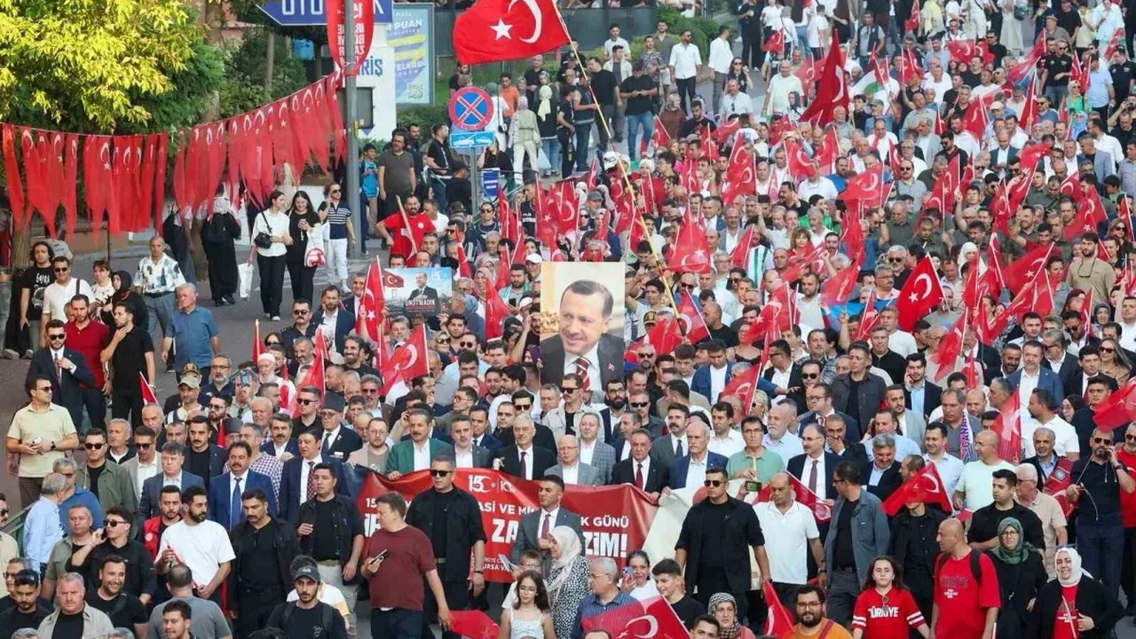 Bursa'da 15 Temmuz Demokrasi ve Bayrak Yürüyüşü düzenlendi