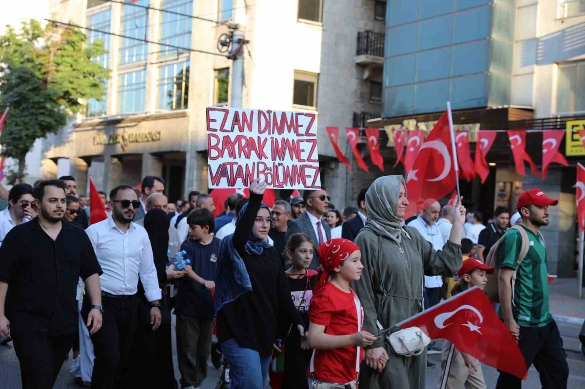 Bursa'da 15 Temmuz Demokrasi ve Bayrak Yürüyüşü düzenlendi