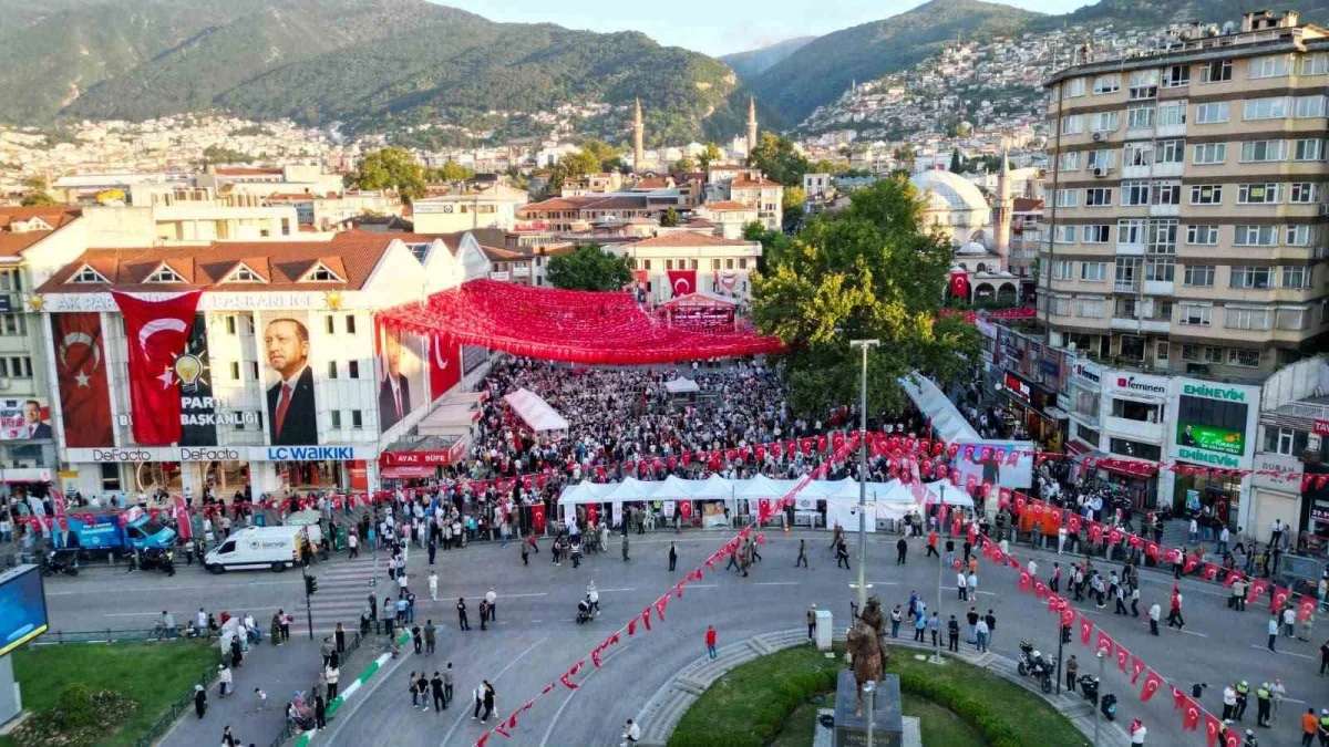 Bursa'da 15 Temmuz Demokrasi ve Bayrak Yürüyüşü düzenlendi