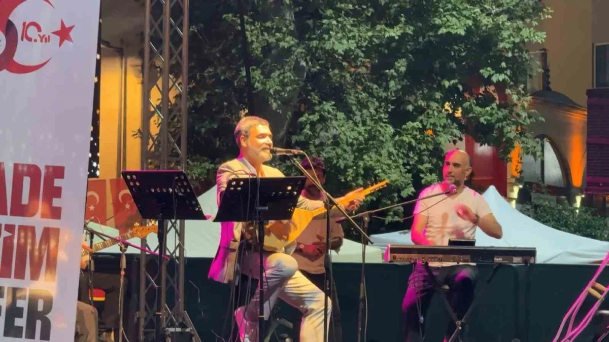 Bursa'da 15 Temmuz programı Uğur Işılak konseriyle tamamlandı