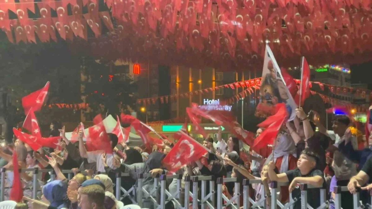 Bursa'da 15 Temmuz programı Uğur Işılak konseriyle tamamlandı