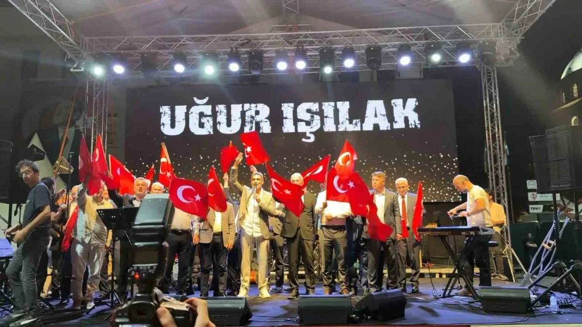 Bursa'da 15 Temmuz programı Uğur Işılak konseriyle tamamlandı