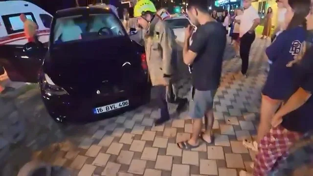 Bursa'da kırmızı ışık ihlali kazası: 5 kişi yaralandı