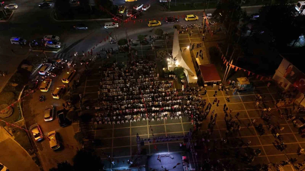Alanya'da 15 Temmuz'un 10'uncu yılında binlerce kişi yürüdü