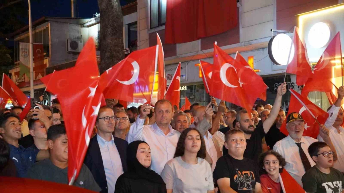İznik'te 15 Temmuz anması: Meydan doldu, yürüyüş yapıldı