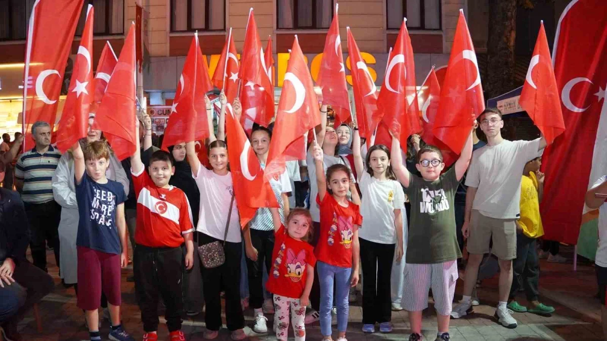 İznik'te 15 Temmuz anması: Meydan doldu, yürüyüş yapıldı