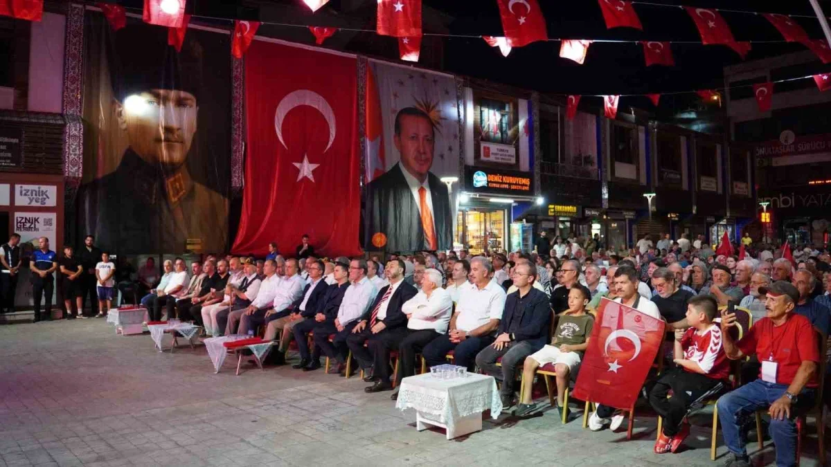 İznik'te 15 Temmuz anması: Meydan doldu, yürüyüş yapıldı