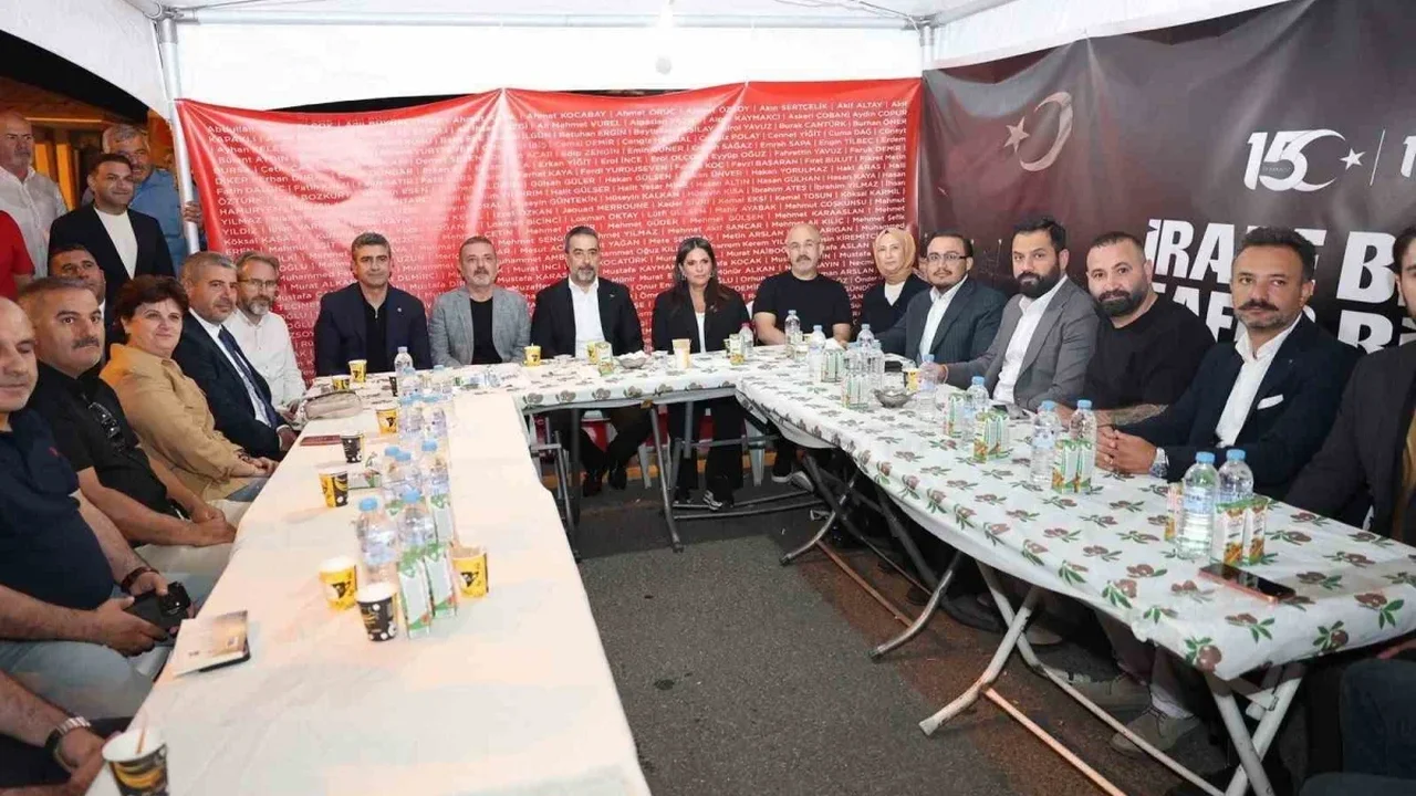 Sincan Belediye Başkanı Murat Ercan 15 Temmuz nöbetine katıldı