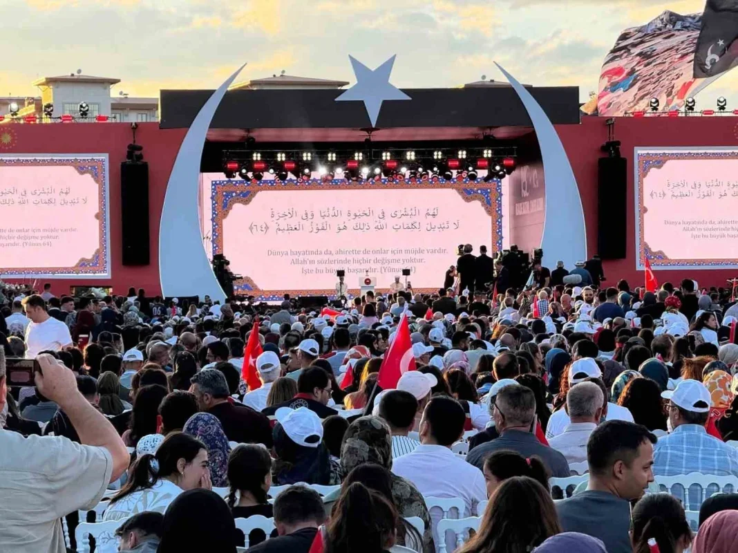 Sincan Belediye Başkanı Murat Ercan 15 Temmuz nöbetine katıldı