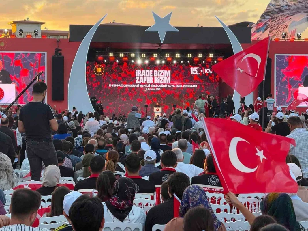 Sincan Belediye Başkanı Murat Ercan 15 Temmuz nöbetine katıldı