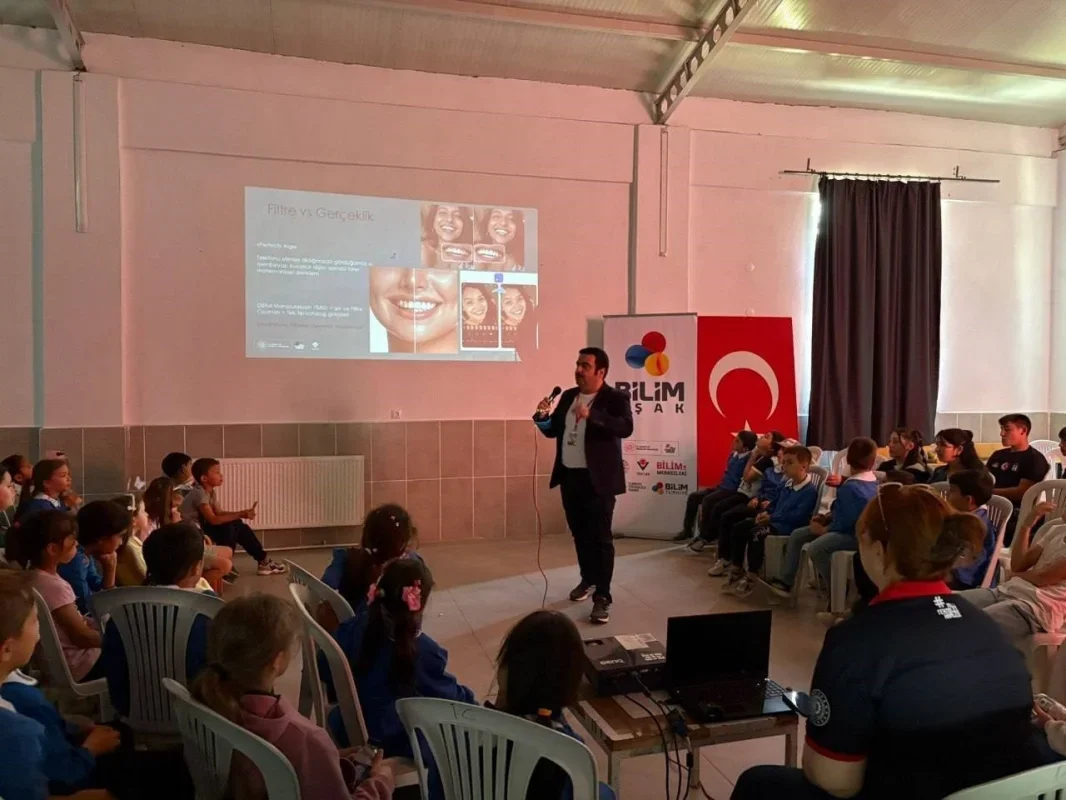 Kacır: Köy okullarında öğrencileri bilim ve teknolojiyle buluşturuyoruz