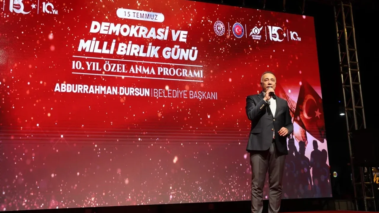 Sultangazi'de 15 Temmuz Demokrasi ve Şehitler Meydanı doldu