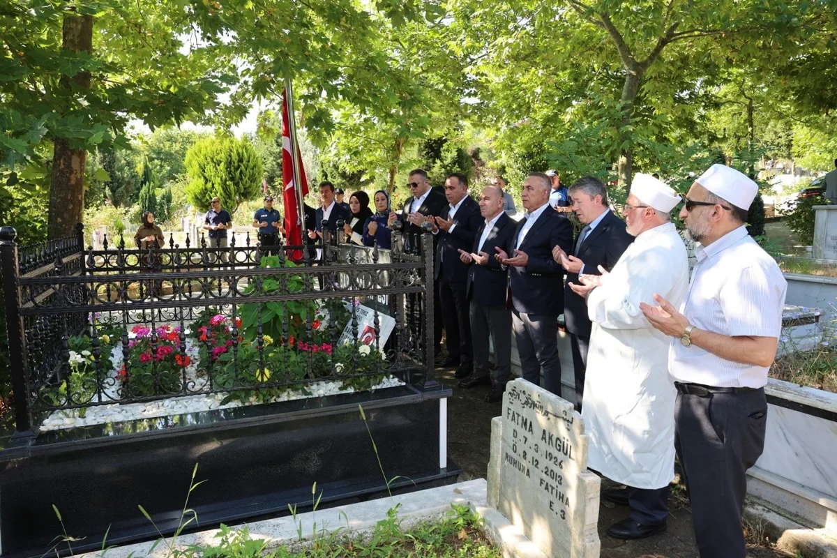 Sultangazi'de 15 Temmuz Demokrasi ve Şehitler Meydanı doldu