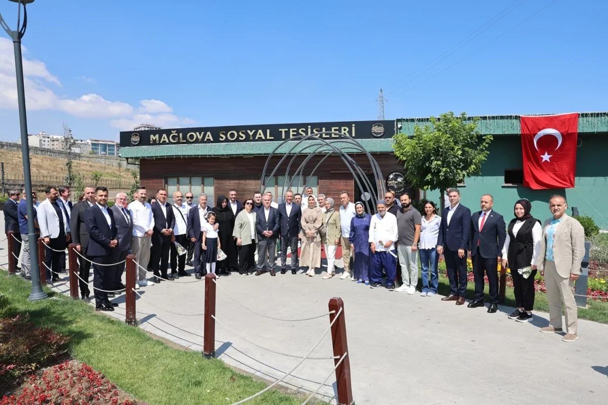 Sultangazi'de 15 Temmuz Demokrasi ve Şehitler Meydanı doldu