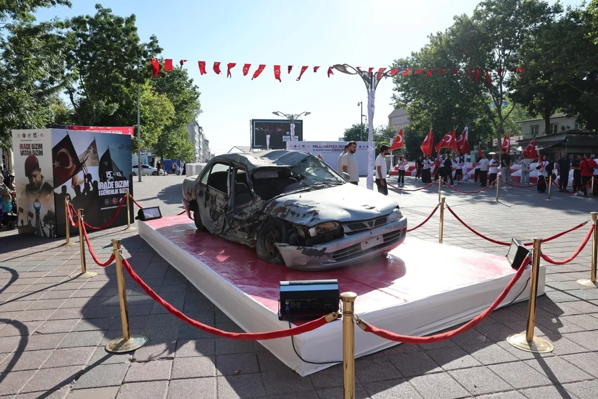 Sultangazi'de 15 Temmuz Demokrasi ve Şehitler Meydanı doldu