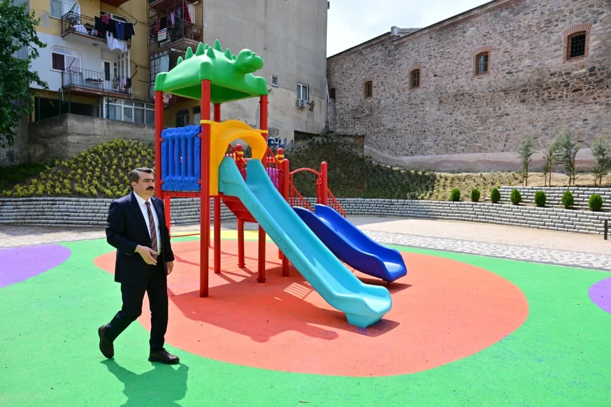 Yıldırım'da parklar yaz bakımıyla yenileniyor