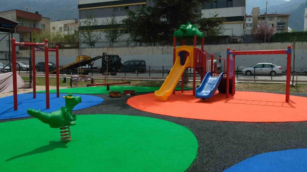 Yıldırım'da parklar yaz bakımıyla yenileniyor