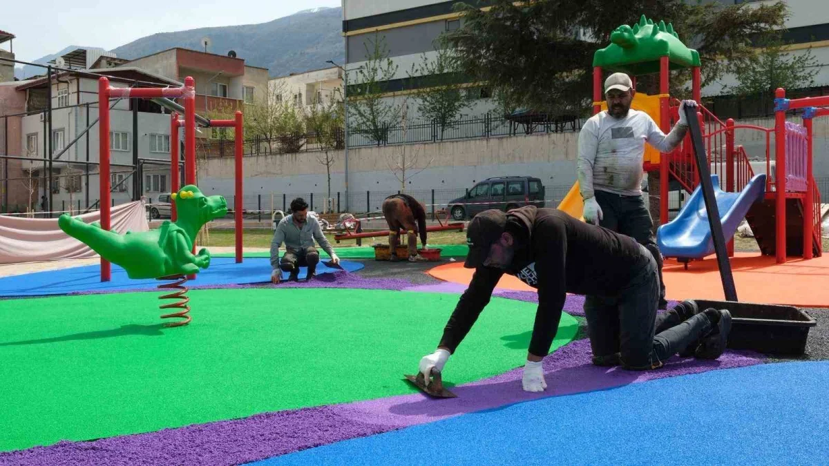 Yıldırım'da parklar yaz bakımıyla yenileniyor