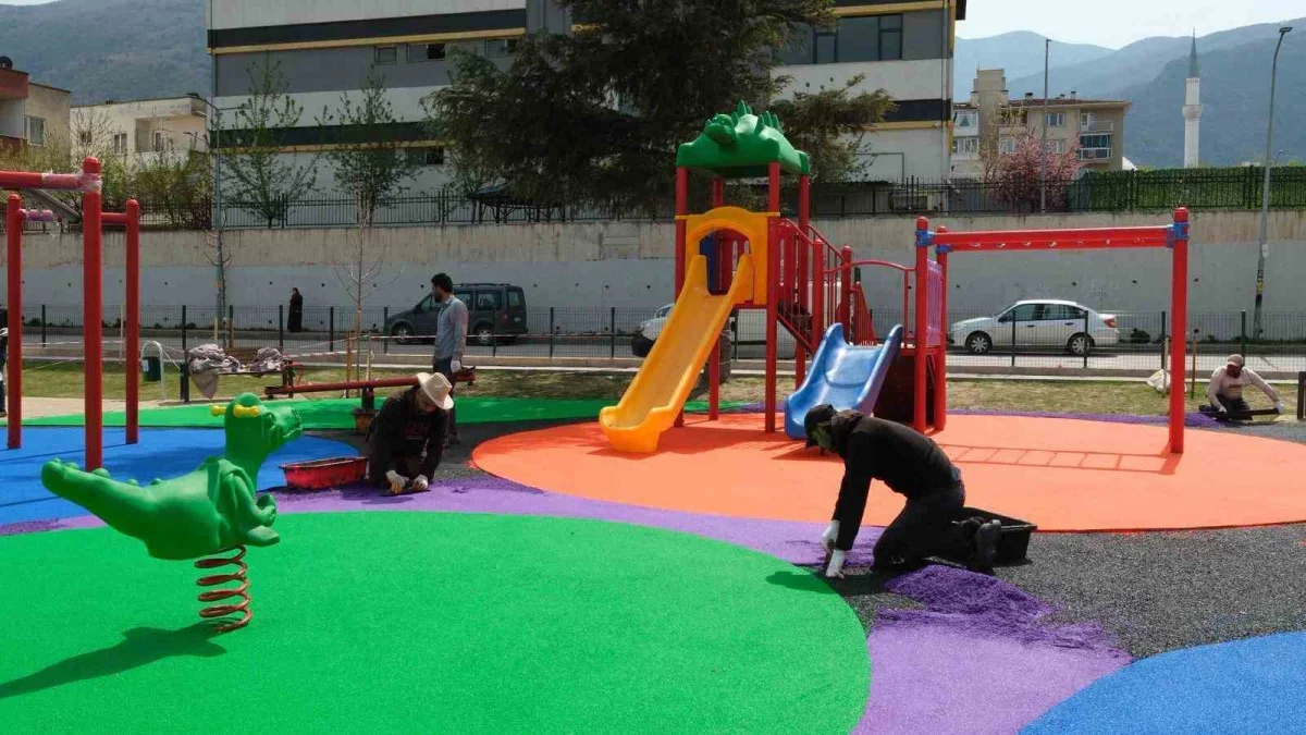 Yıldırım'da parklar yaz bakımıyla yenileniyor