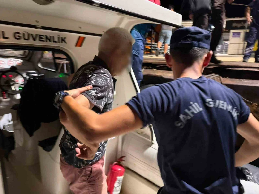 Heybeliada'da kayalıklarda mahsur kalan yaşlı adam kurtarıldı