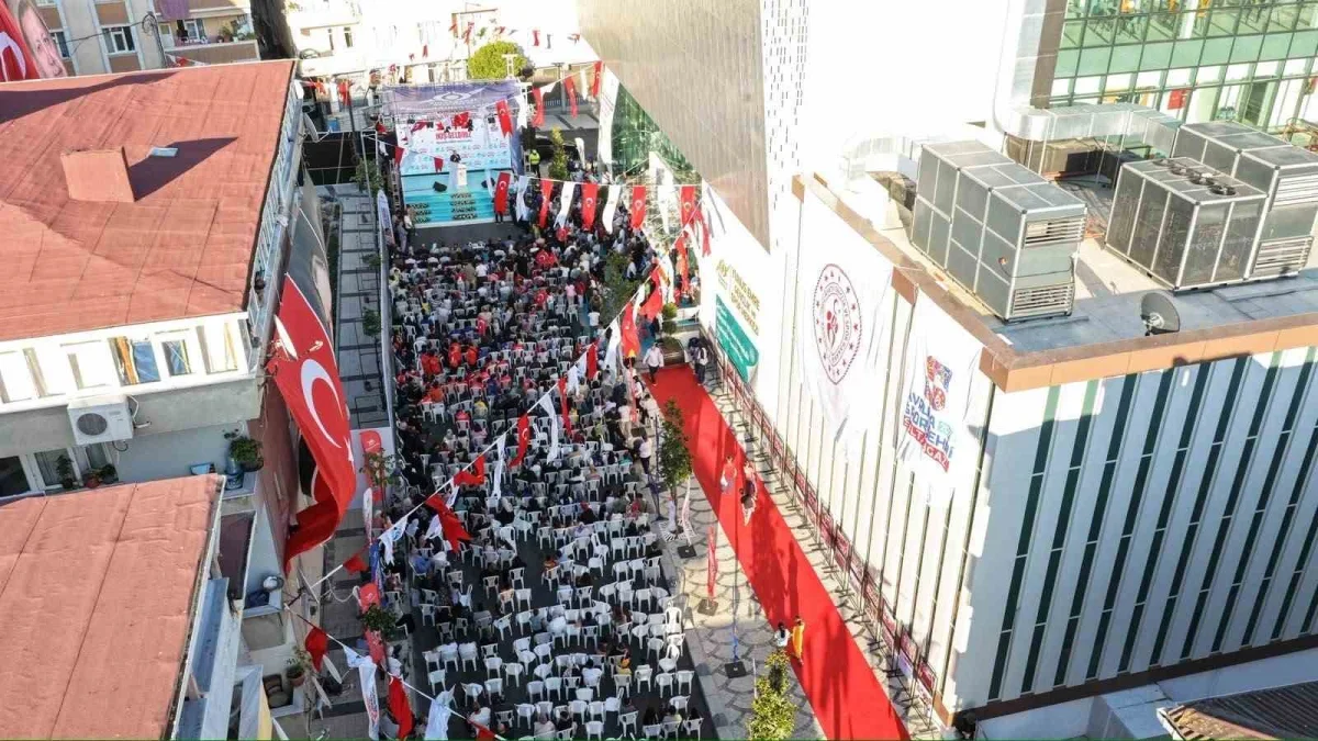 Sultangazi'de Yunus Emre Gençlik ve Spor Merkezi açıldı