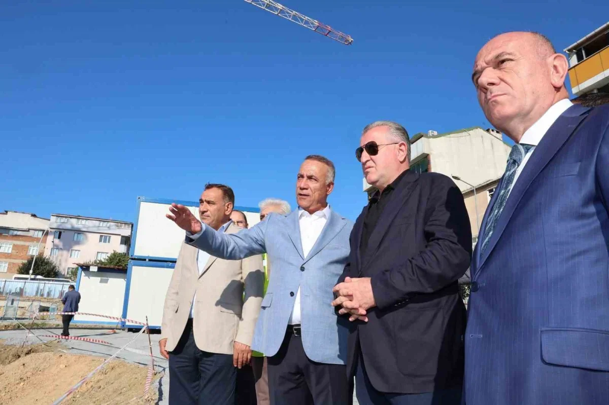 Sultangazi'de Yunus Emre Gençlik ve Spor Merkezi açıldı