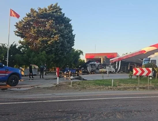 İznik'te kömür yüklü tır akaryakıt istasyonuna daldı: 1 ölü