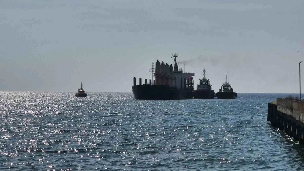Tekirdağ açıklarında karaya oturan REGALO gemisi 4 gündür bekliyor