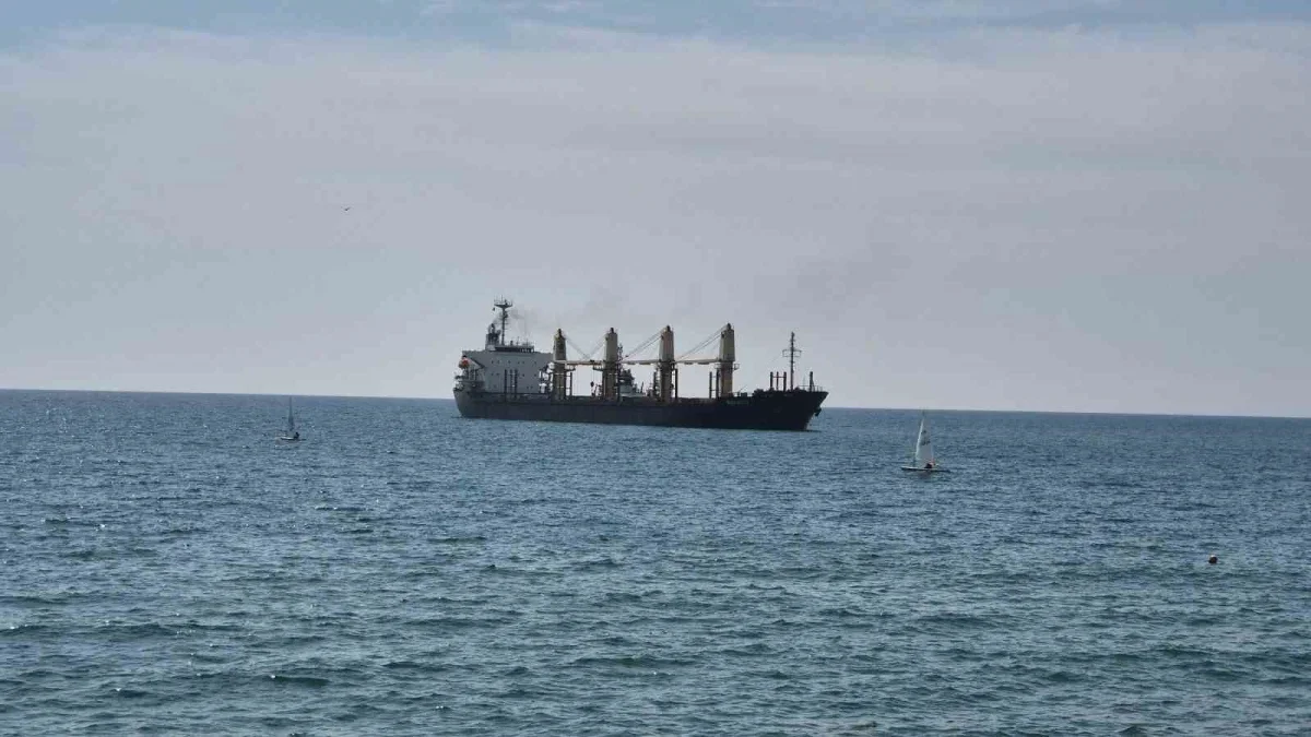 Tekirdağ açıklarında karaya oturan REGALO gemisi 4 gündür bekliyor