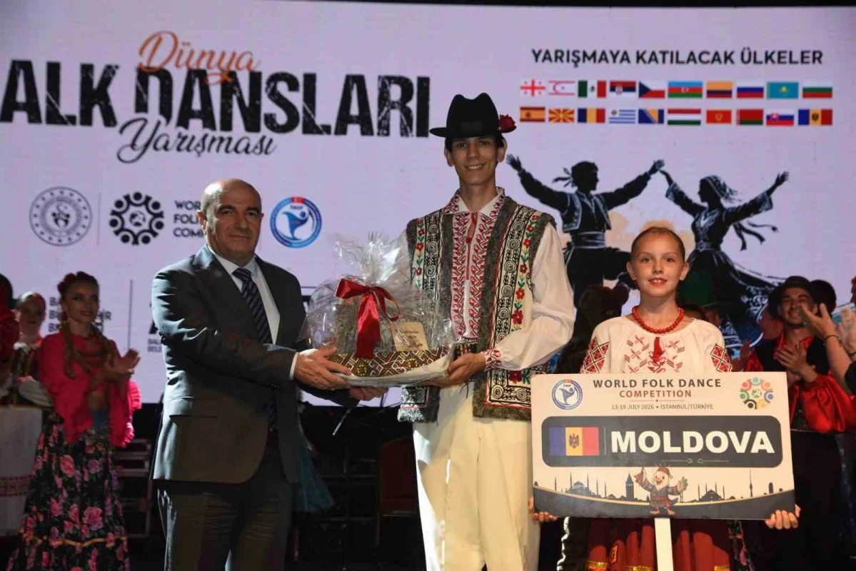 Dünya Halk Dansları Yarışması Balıkesir'de renkli görüntüler