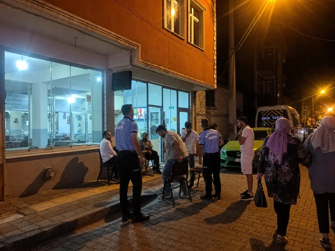 Karacabey Belediyesi yol ve kaldırım işgallerine karşı denetimde