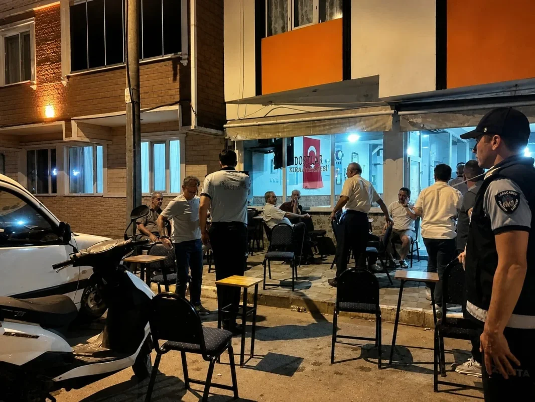 Karacabey Belediyesi yol ve kaldırım işgallerine karşı denetimde