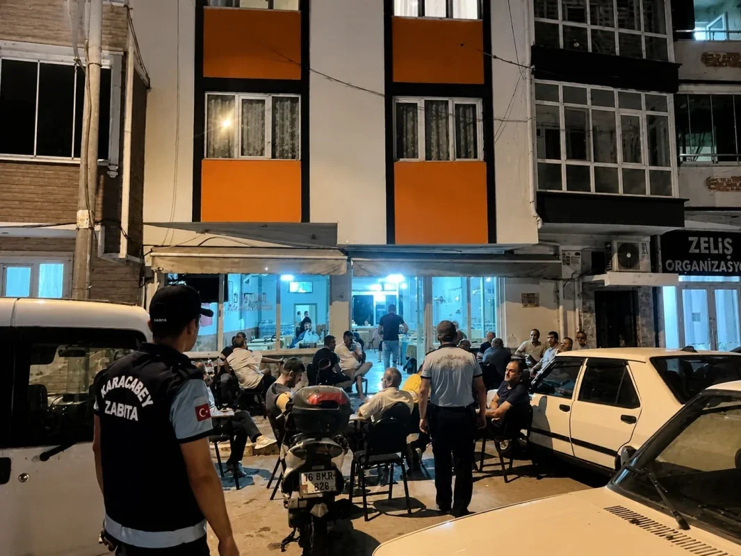 Karacabey Belediyesi yol ve kaldırım işgallerine karşı denetimde