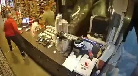 Bursa İznik'te kömür yüklü tır benzinliğe daldı: 1 ölü