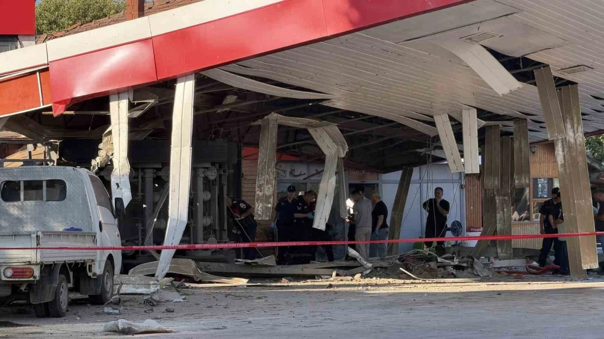 Bursa İznik'te kömür yüklü tır benzinliğe daldı: 1 ölü